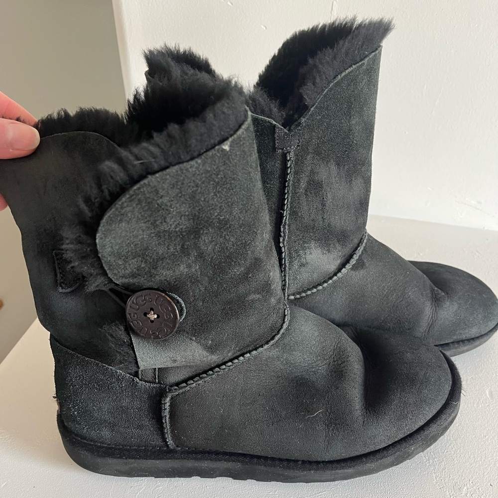 Ugh Classic Bailey boot with button. Women’s size 10 in Black